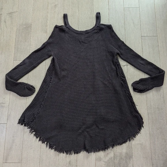 Free People Black cold shoulder slouchy sweater tunic size XS - Picture 11 of 13